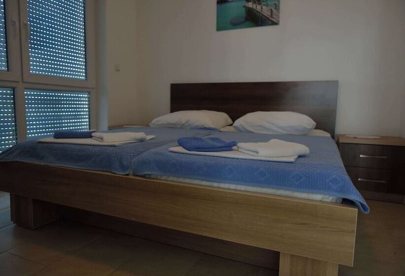 هتل Belvedere Apartments With Seaview