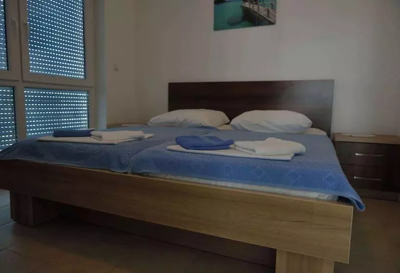 هتل Belvedere Apartments With Seaview