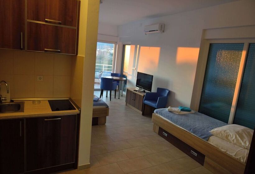 هتل Belvedere Apartments With Seaview