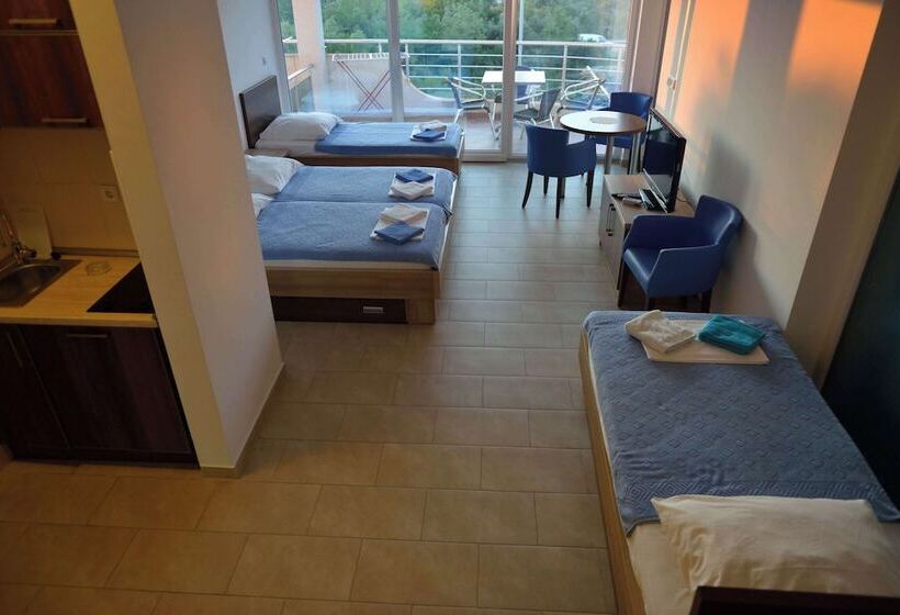 هتل Belvedere Apartments With Seaview