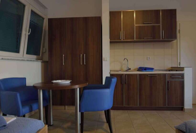 هتل Belvedere Apartments With Seaview