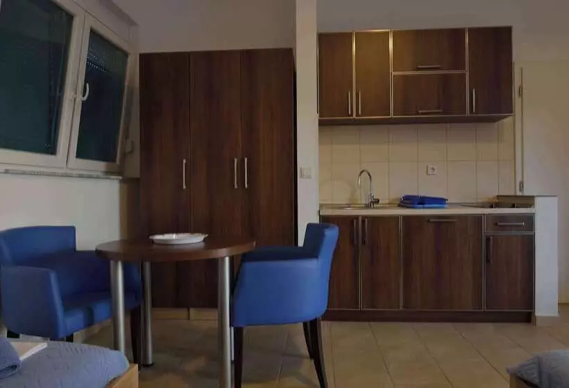 هتل Belvedere Apartments With Seaview
