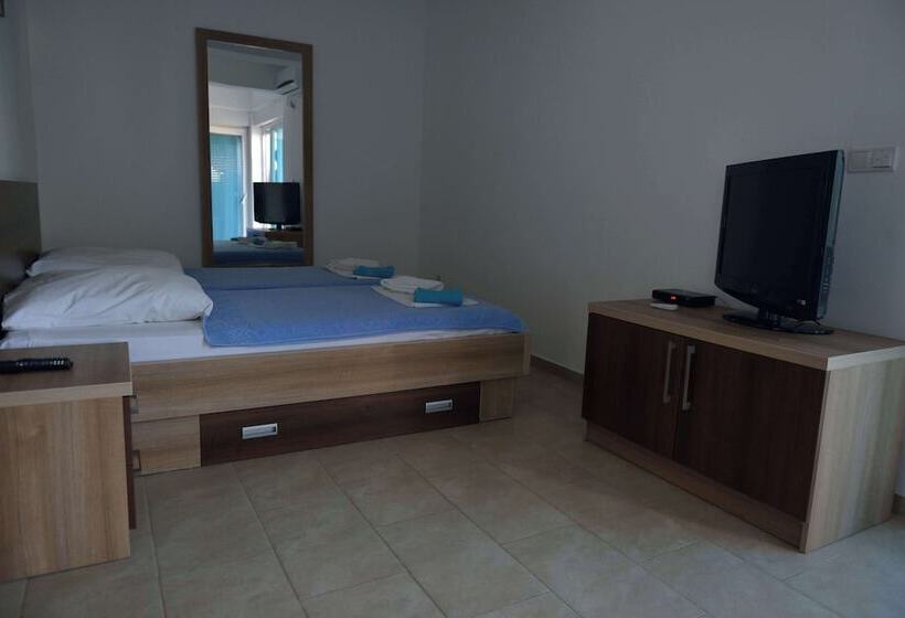 هتل Belvedere Apartments With Seaview