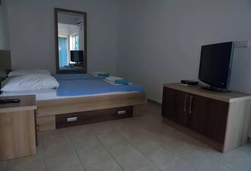 هتل Belvedere Apartments With Seaview