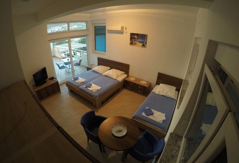 هتل Belvedere Apartments With Seaview