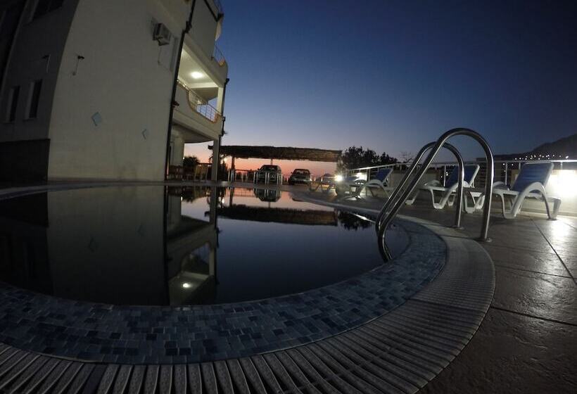 هتل Belvedere Apartments With Seaview