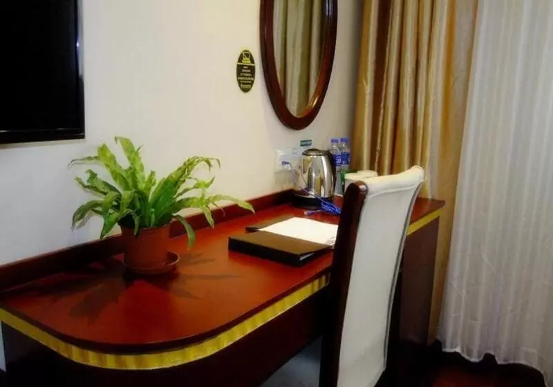 Hotelli Greentree Inn Shanghai Jiading District Jiangqiao Jinyun Road Metro Station Express