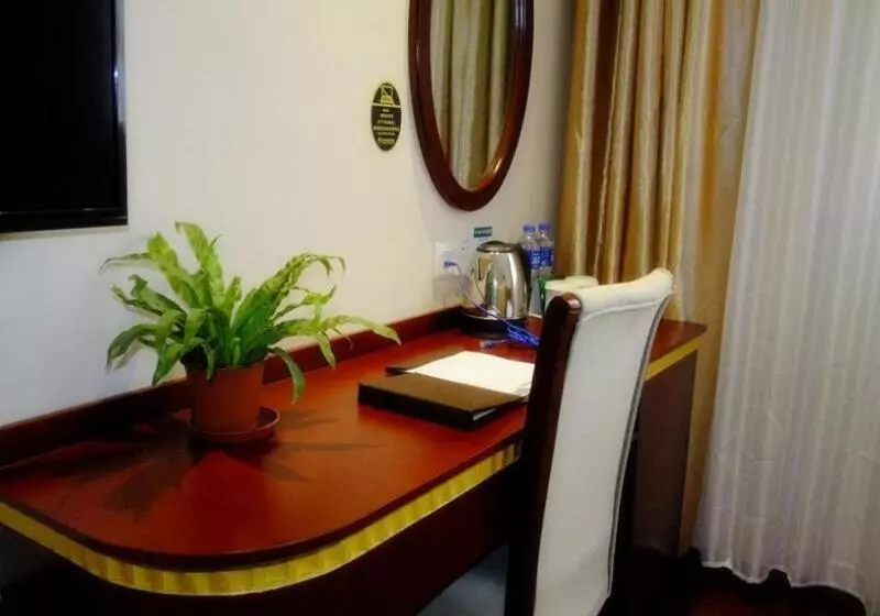Hotelli Greentree Inn Shanghai Jiading District Jiangqiao Jinyun Road Metro Station Express