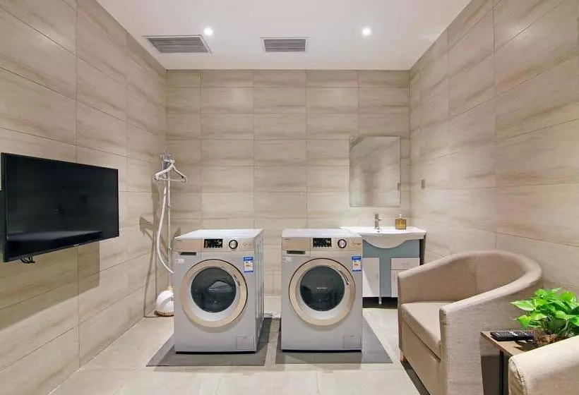 ホテル Home Inn Plus Kunmin Qingniang Road Jinying Plaza