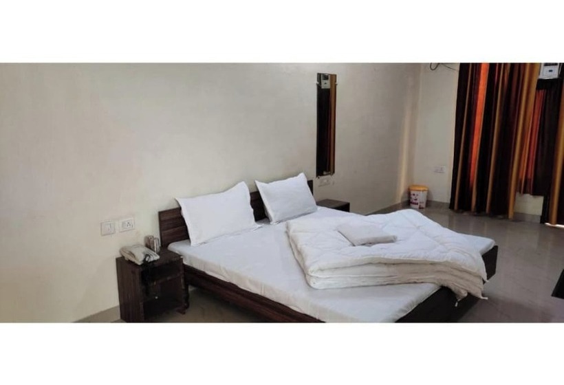 Hotel Gopi Dham Ashram Haridwar Near Shanti Kunj