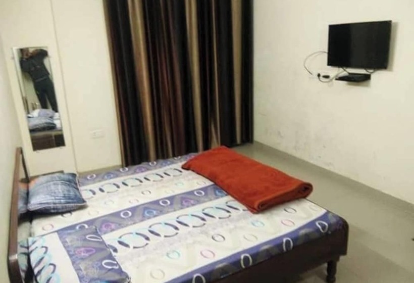 Hotel Gopi Dham Ashram Haridwar Near Shanti Kunj