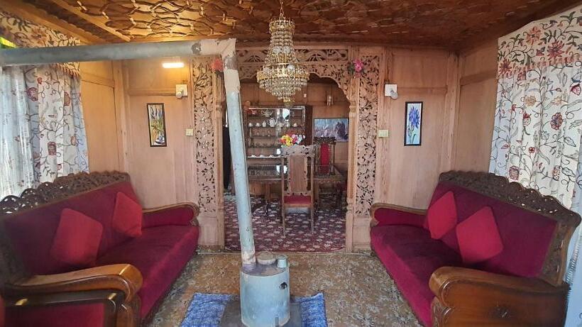 هتل Group Of Neptune