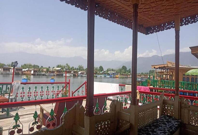 هتل Group Of Neptune