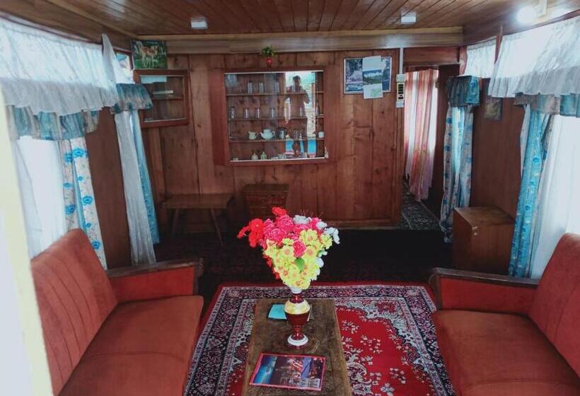 هتل Group Of Neptune