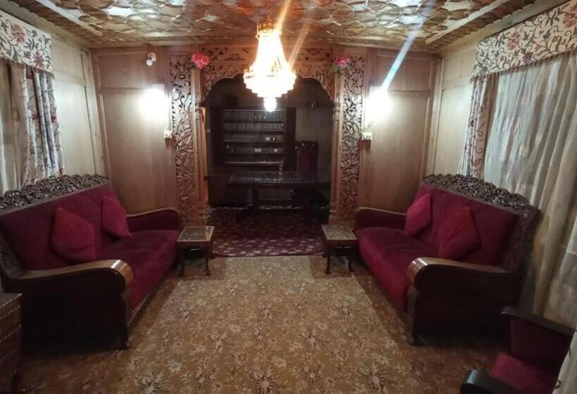 هتل Group Of Neptune