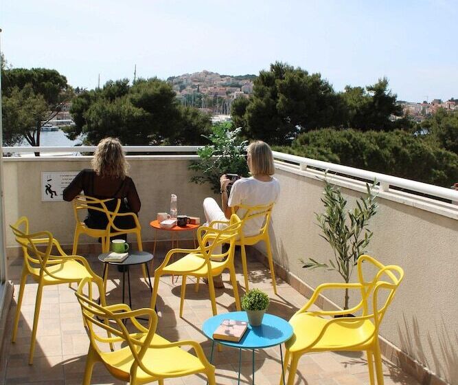 בית מלון כפרי Hostel Petra Marina