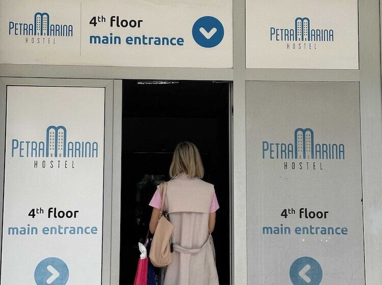 בית מלון כפרי Hostel Petra Marina