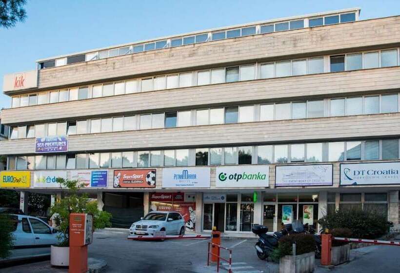 בית מלון כפרי Hostel Petra Marina