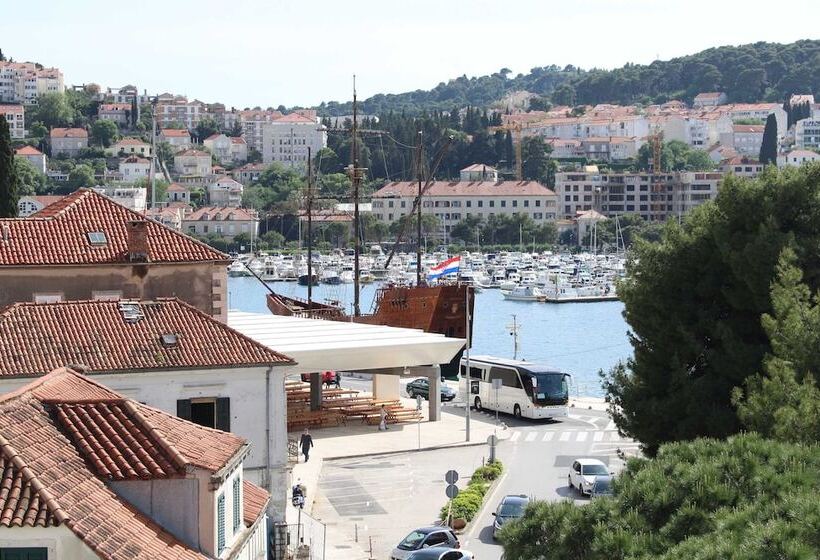 בית מלון כפרי Hostel Petra Marina