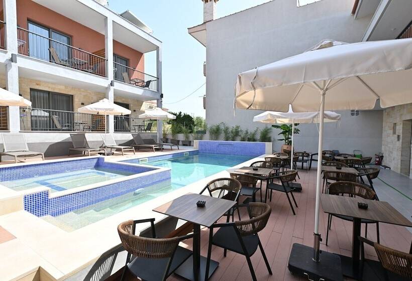 Отель Maltepe Luxury Accommodation