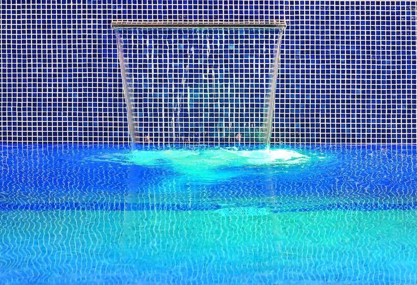 Отель Maltepe Luxury Accommodation