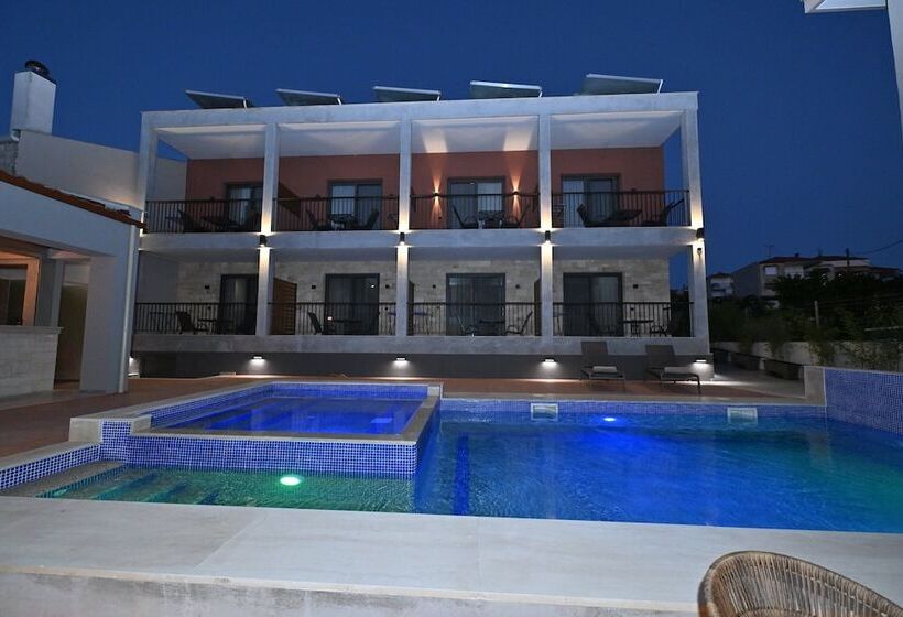 Отель Maltepe Luxury Accommodation