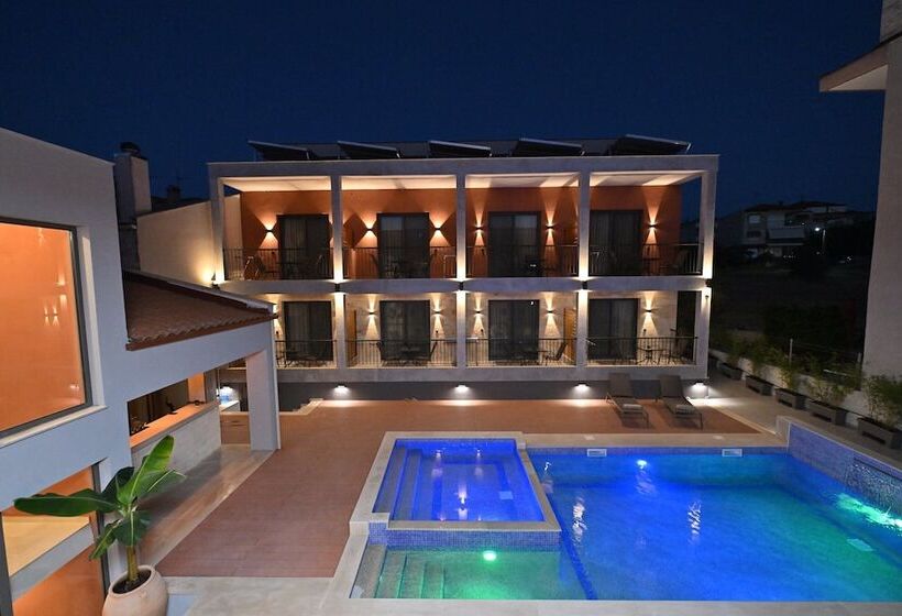 Отель Maltepe Luxury Accommodation