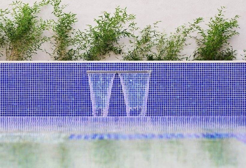 Отель Maltepe Luxury Accommodation