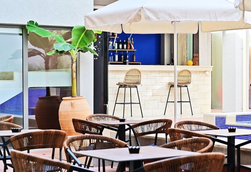 Отель Maltepe Luxury Accommodation