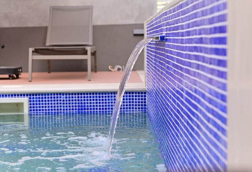 Отель Maltepe Luxury Accommodation