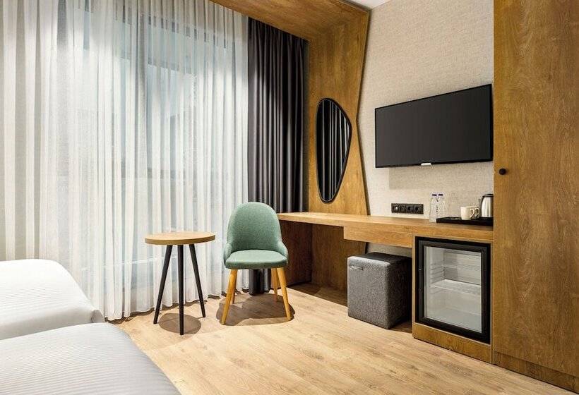 ホテル Ramada Encore By Wyndham Istanbul Arnavutkoy