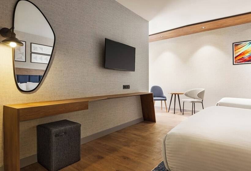 ホテル Ramada Encore By Wyndham Istanbul Arnavutkoy