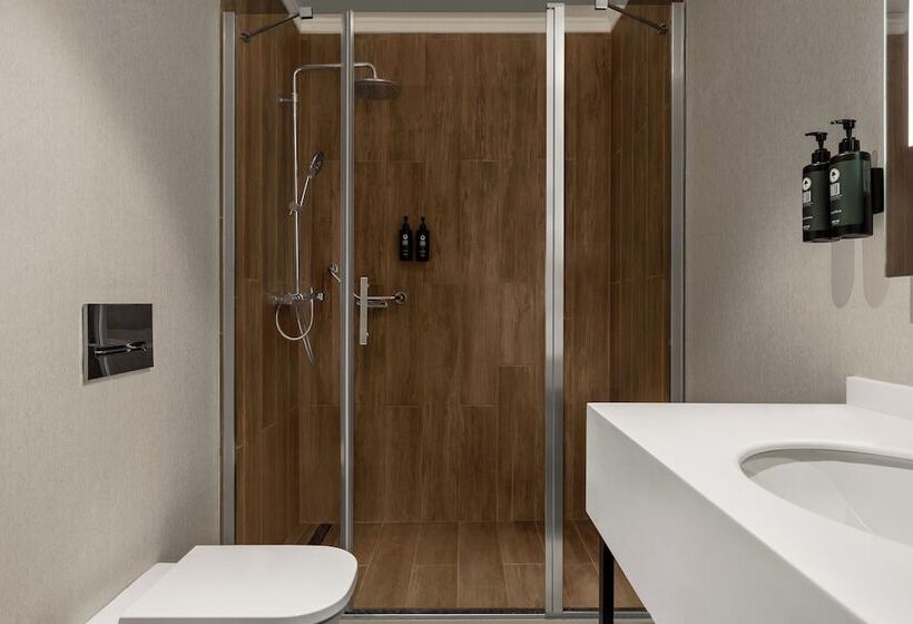 ホテル Ramada Encore By Wyndham Istanbul Arnavutkoy