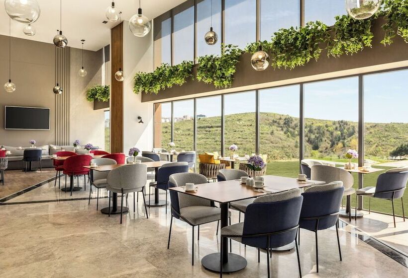 ホテル Ramada Encore By Wyndham Istanbul Arnavutkoy