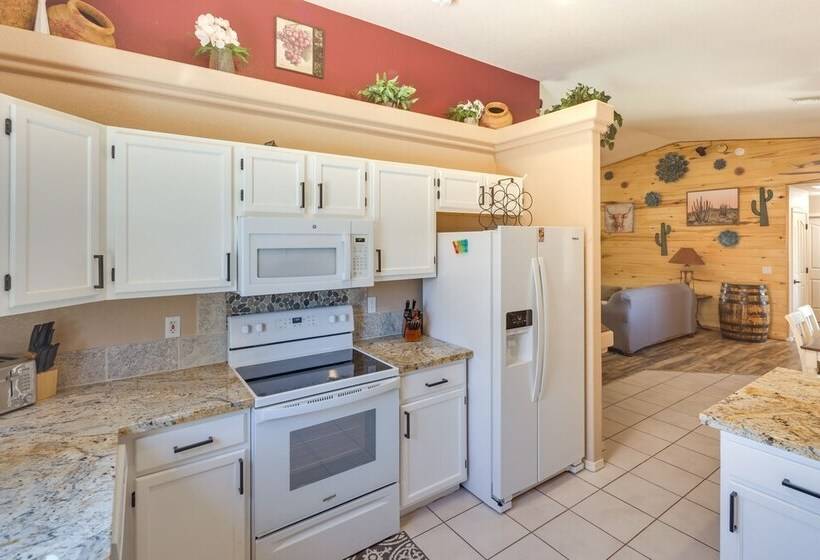 Lovely Bullhead City Retreat W/ Patio & Grill!