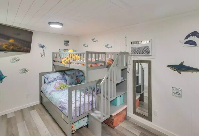 Lovely Bullhead City Retreat W/ Patio & Grill!