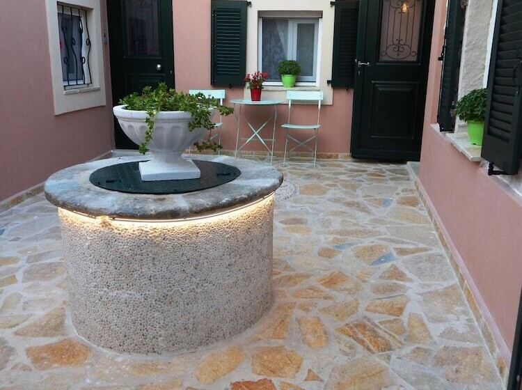 Sole Apartments   Near Corfu Port