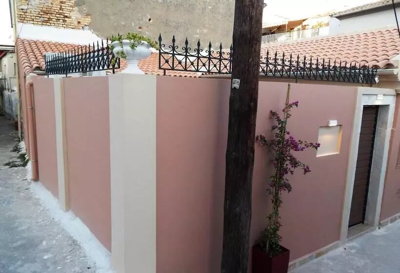 Sole Apartments   Near Corfu Port