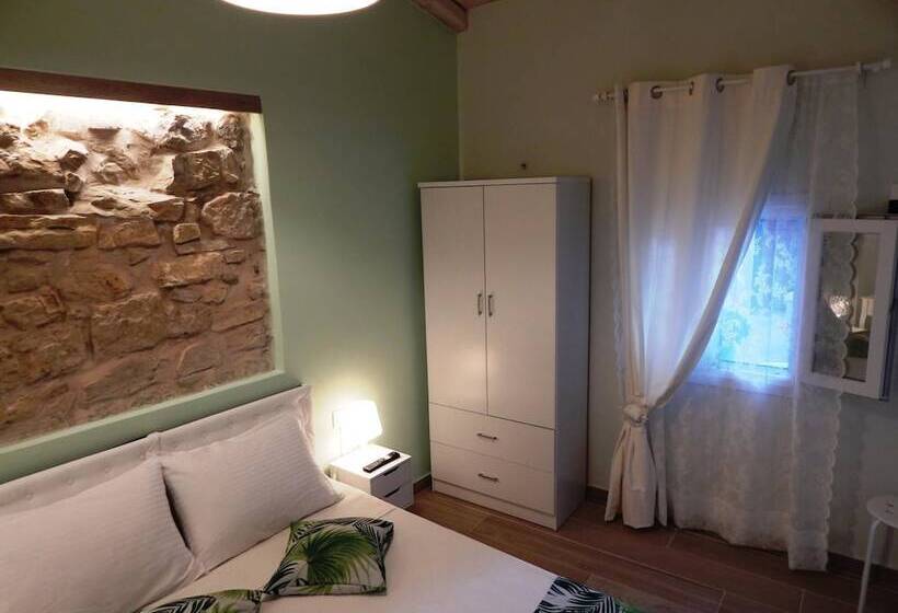 Sole Apartments   Near Corfu Port