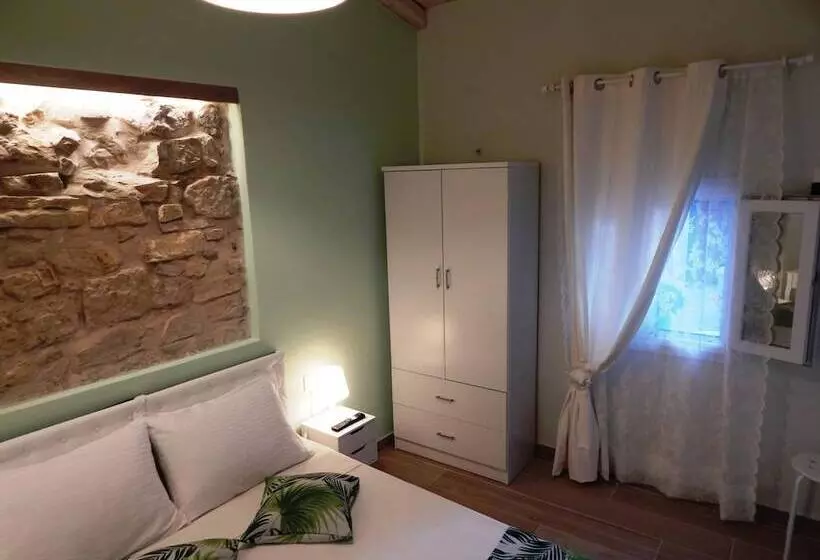 Sole Apartments   Near Corfu Port