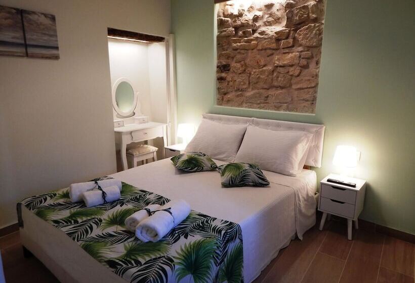 Sole Apartments   Near Corfu Port