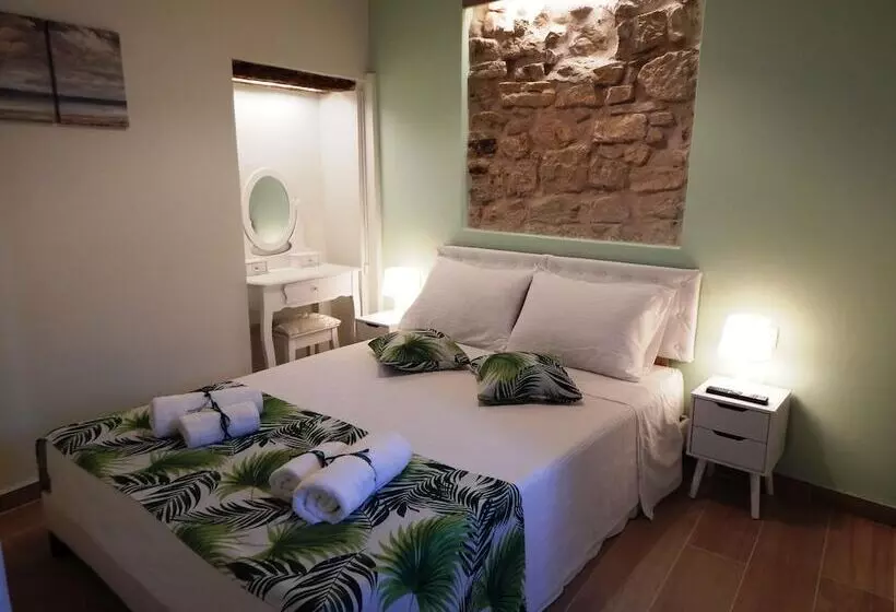 Sole Apartments   Near Corfu Port