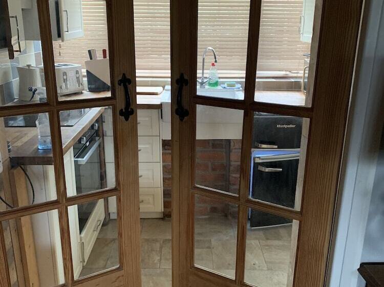 Stunning 1 Bed Cottage In Halifax