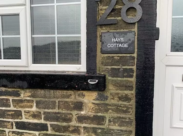 Stunning 1 Bed Cottage In Halifax
