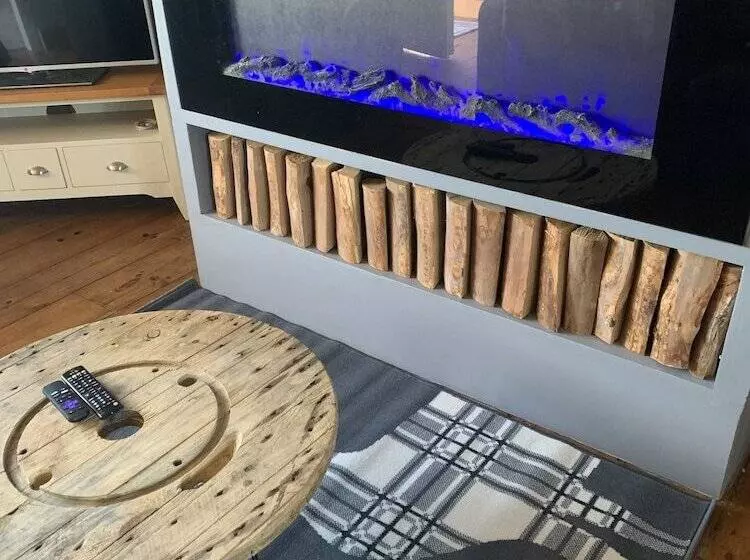 Stunning 1 Bed Cottage In Halifax