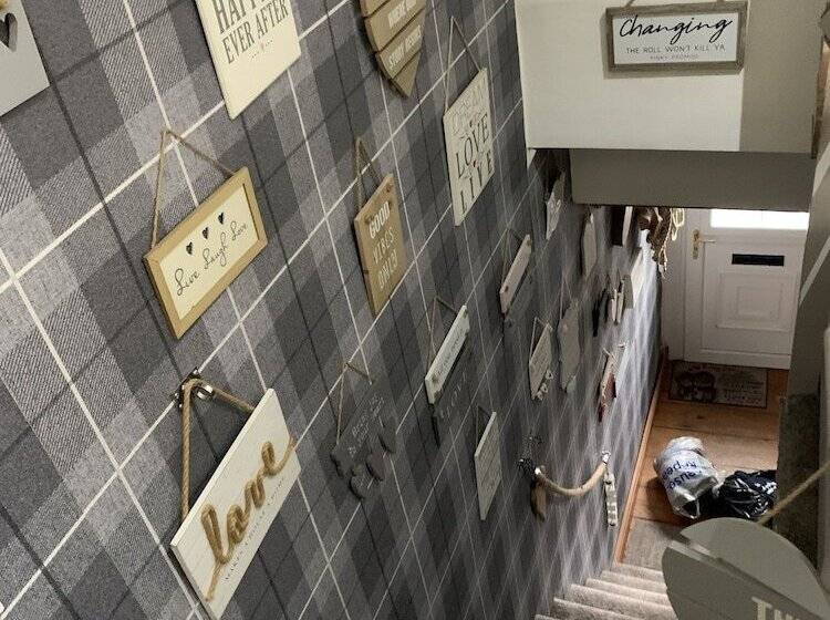 Stunning 1 Bed Cottage In Halifax