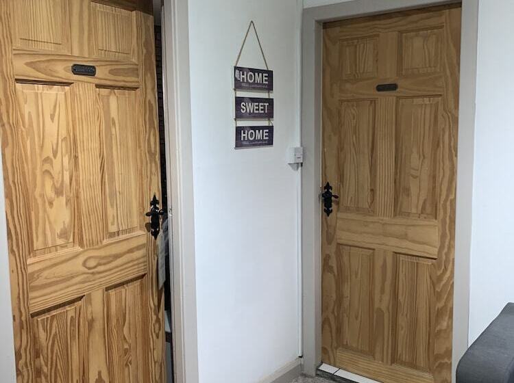 Stunning 1 Bed Cottage In Halifax