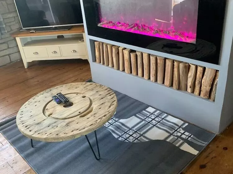 Stunning 1 Bed Cottage In Halifax