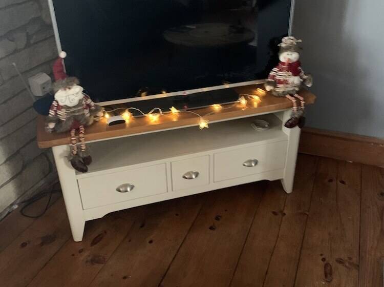 Stunning 1 Bed Cottage In Halifax