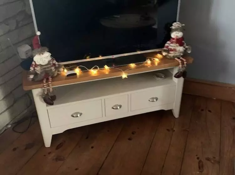 Stunning 1 Bed Cottage In Halifax